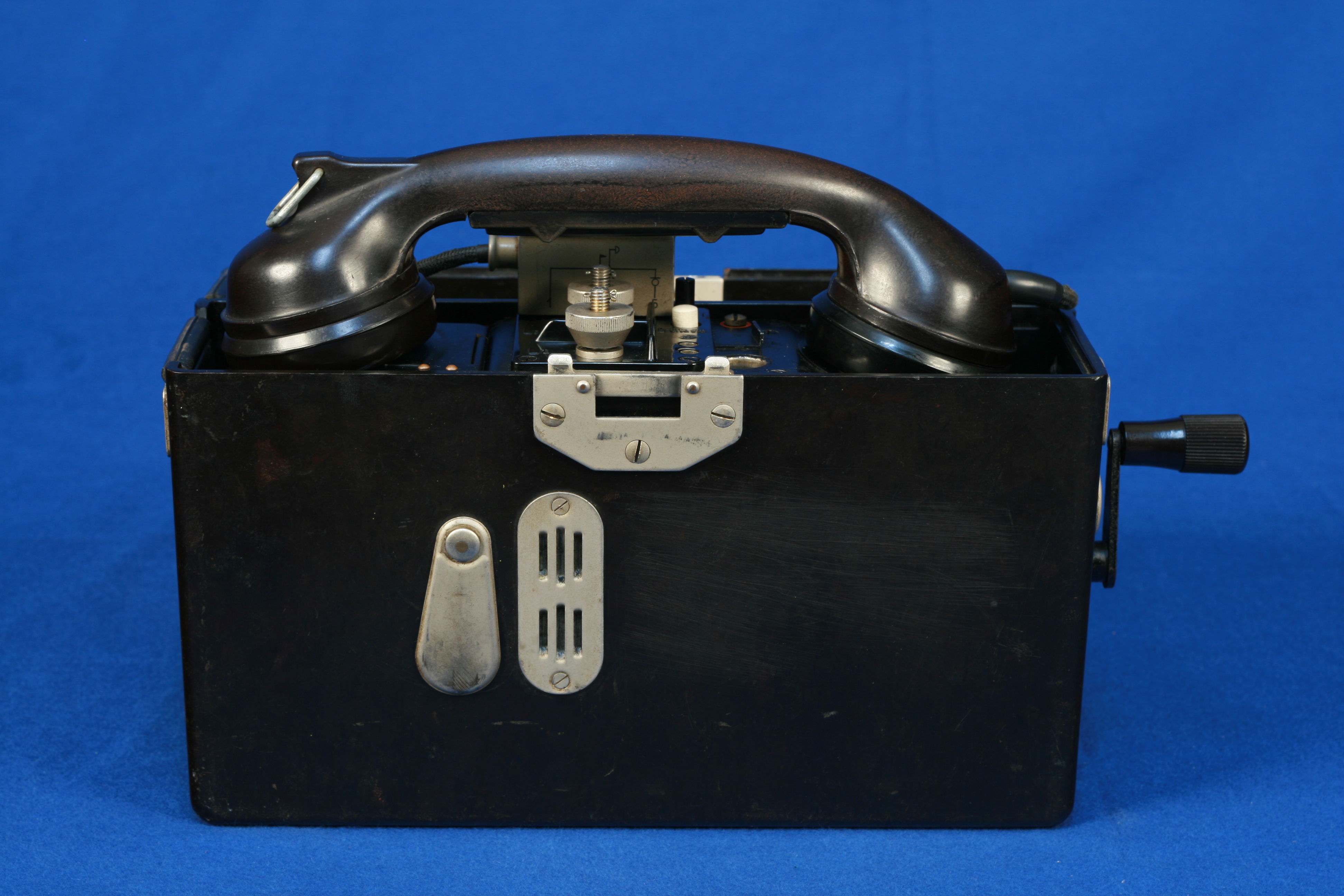 ff33_feldtelefon_01