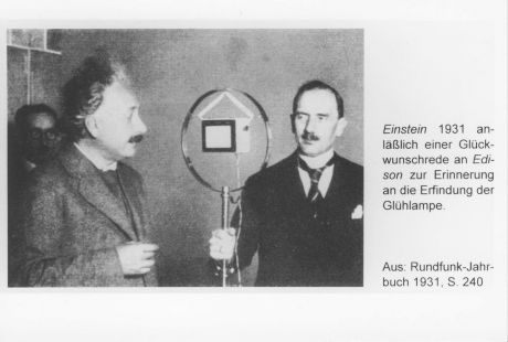 Foto bei einer Glückwunschrede von Einstein an Edison 1931